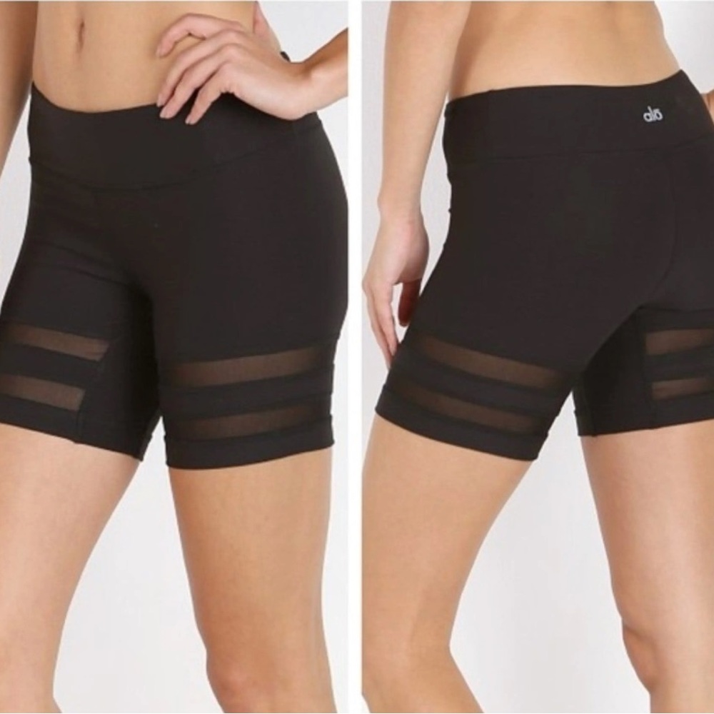 Alo Black 6" Bike Shorts with Mesh in Medium